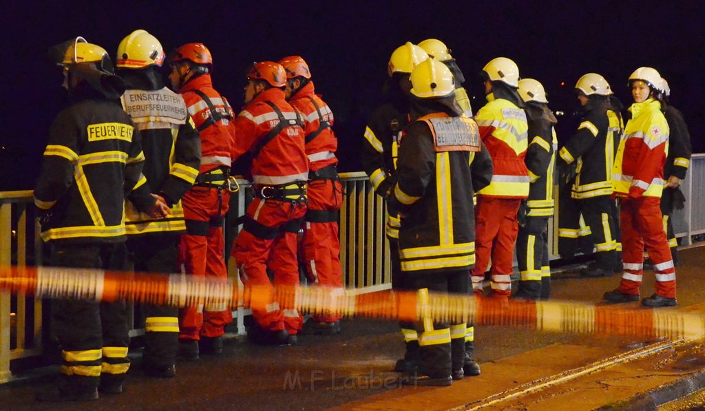 Einsatz BF Hoehenretter Koelner Seilbahn Hoehe Zoobruecke P2521.JPG